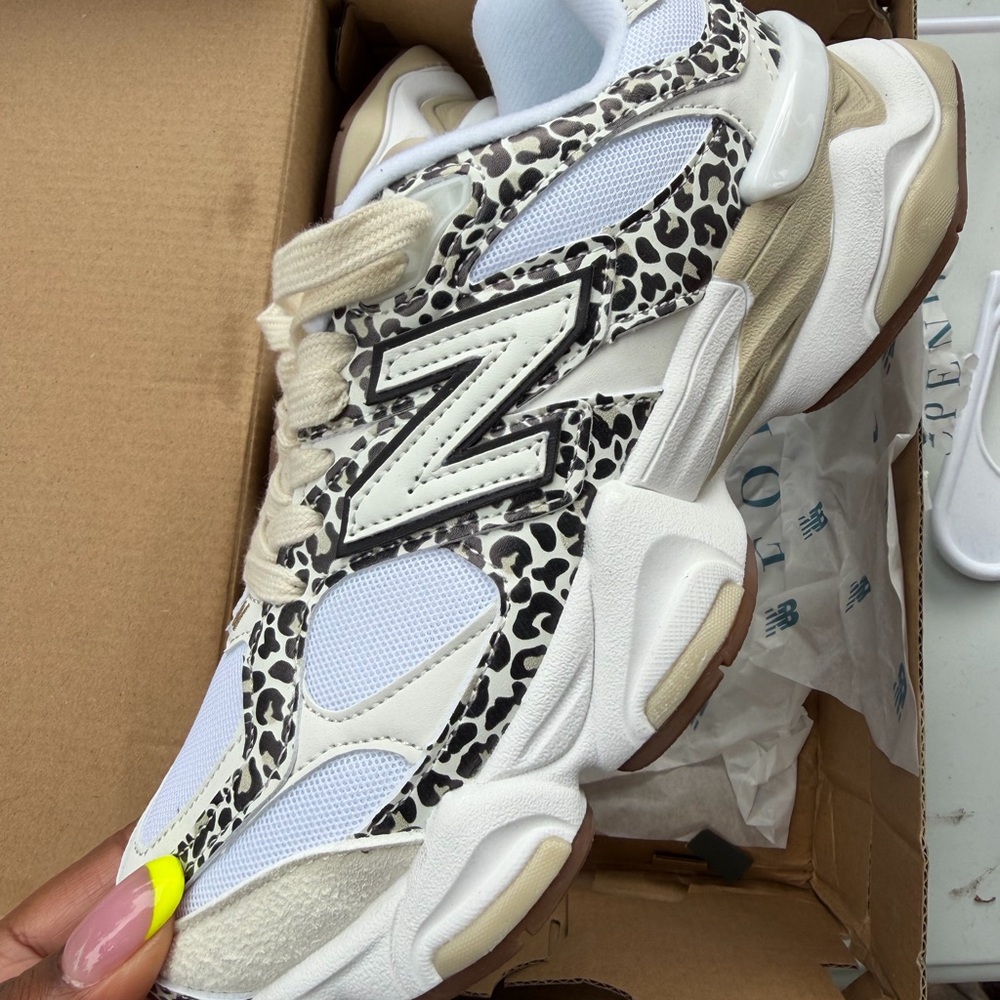 NEW New Balance 9060 sneakers in leopard print size 5 - Picture 3 of 4